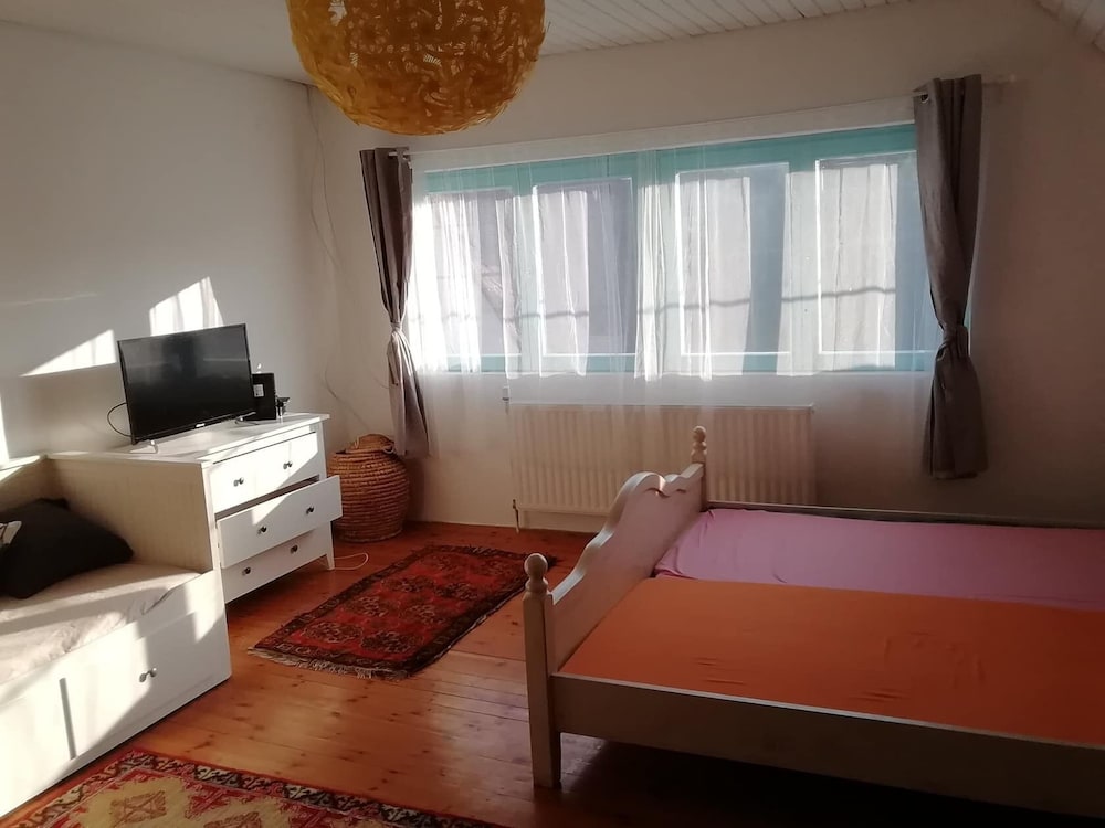 Apartment, 3 Bedrooms, 2 Bathrooms photo 1