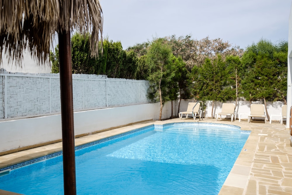 Villa, 4 Bedrooms, Garden View photo 2
