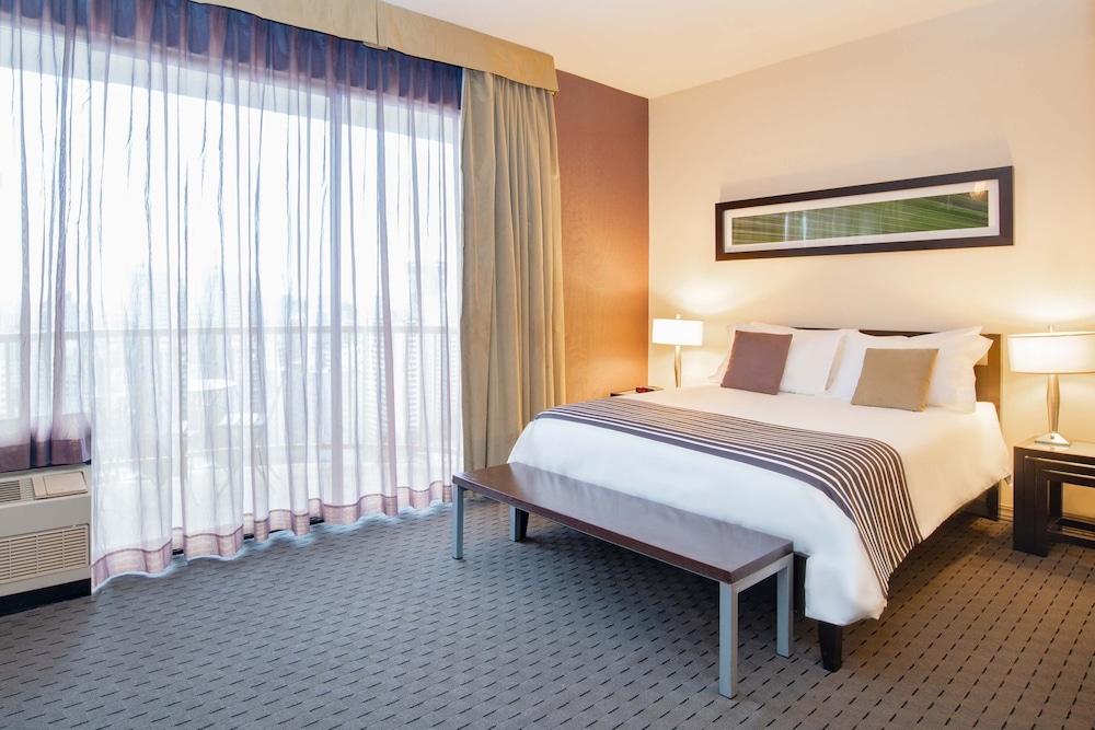 Studio Suite, 1 Queen Bed, Kitchen, City View (Penthouse, Jacuzzi, Balcony) - Photo 1