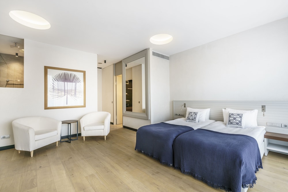 Suite, 2 Bedrooms, Sea View photo 2