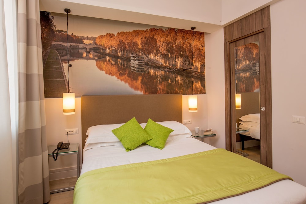 Design Double Room thumbnail 5