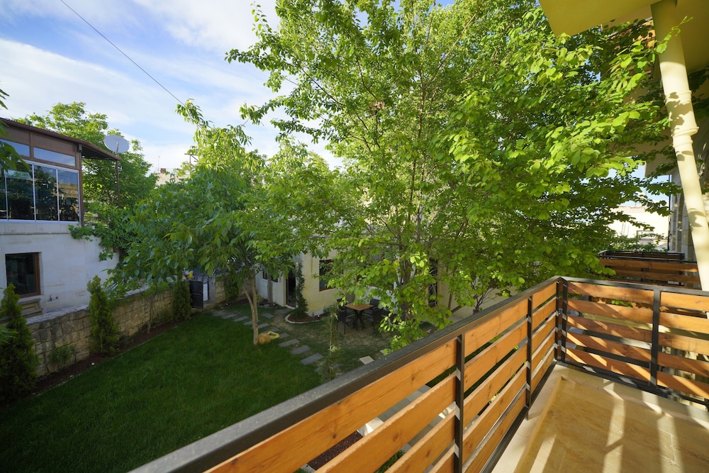 Deluxe Room With Balcony photo 3