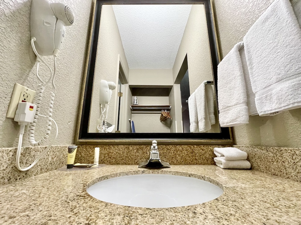 Exclusive Room, 2 Queen Beds, Non Smoking, Refrigerator & Microwave - Photo 5
