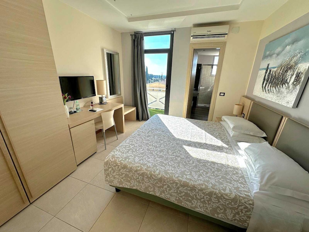 Superior Double Room Single Use photo 2