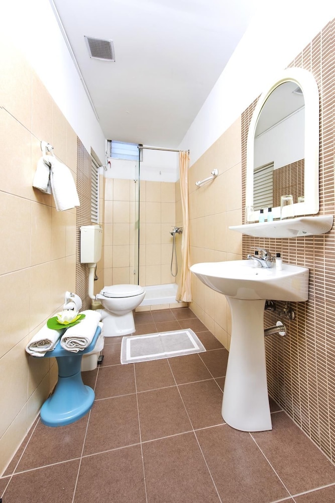 Standard Triple Room photo 2