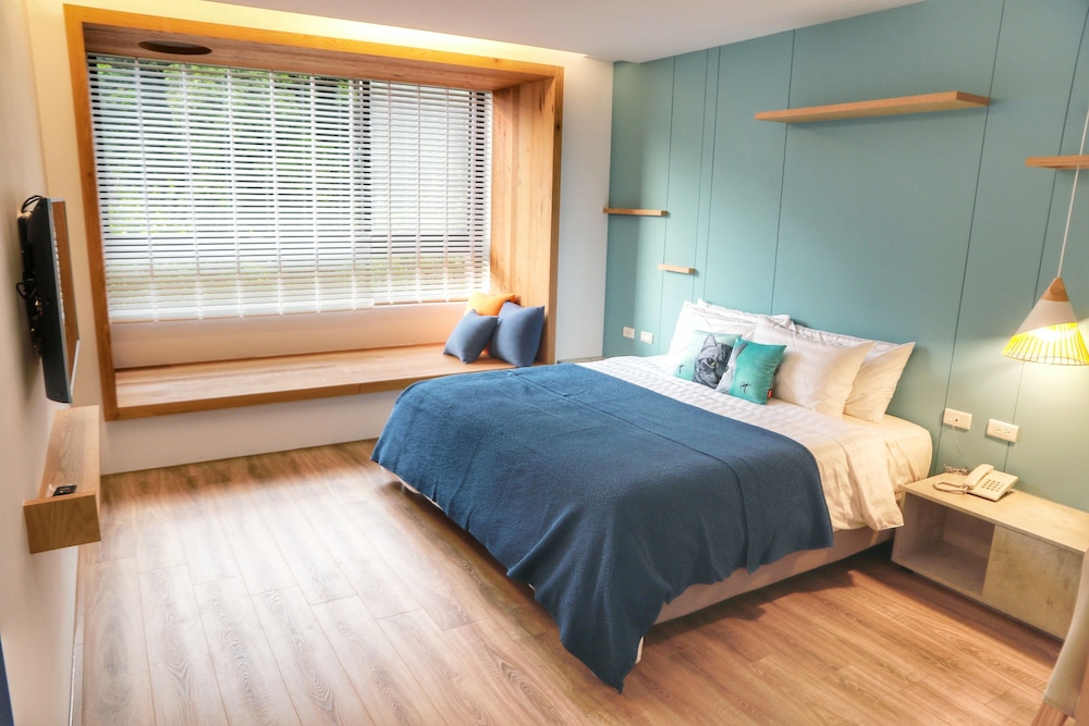 Classic Double Room, 1 Queen Bed, Non Smoking, Hill View, photo 6