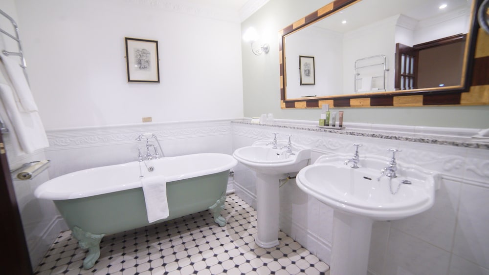 Deluxe Double or Twin Room - Photo 5