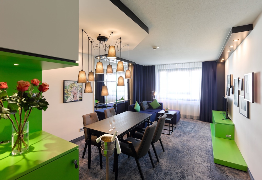 Suite, 1 Bedroom (Living/Dining Area) - Photo 7