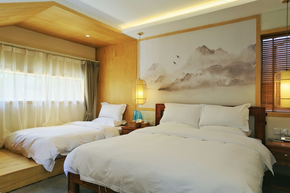 Deluxe Family Suite photo 1