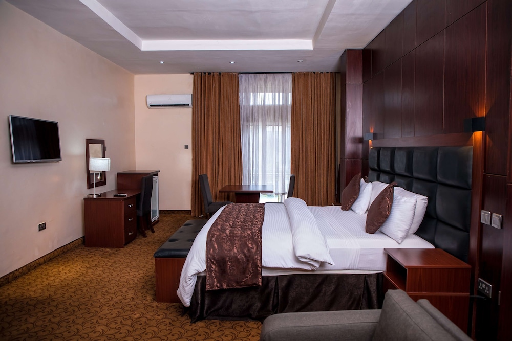 Deluxe Room, 1 King Bed, Non Smoking, Balcony - Photo 1