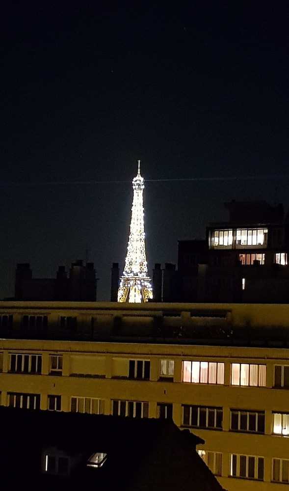 Eiffel Tower Suite photo 2