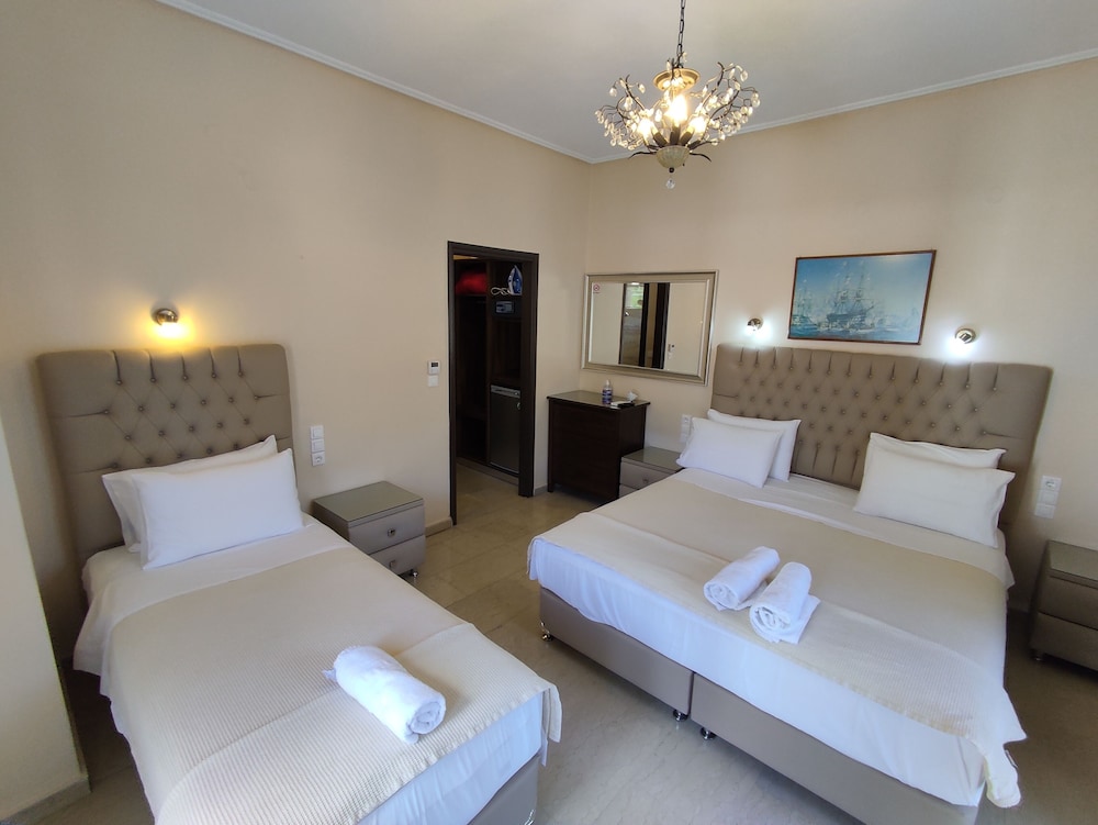 Triple Room (Saint Nicolas View) photo 3