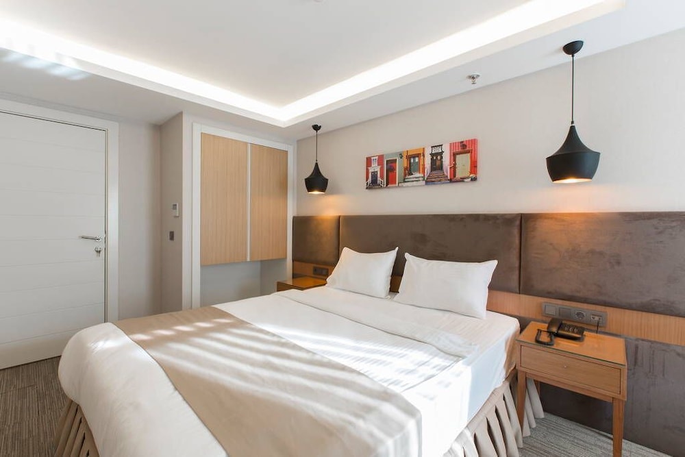 One-Bedroom Suite photo 2
