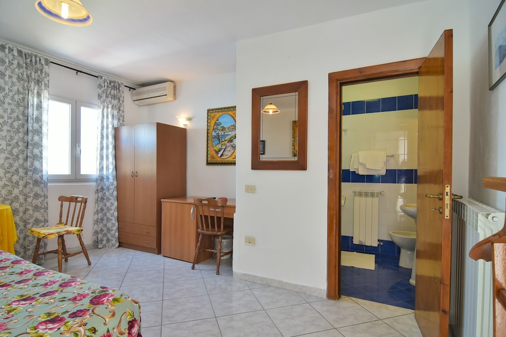 Double Room - Photo 9