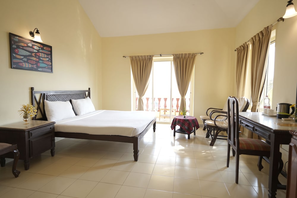 Deluxe Room, 1 King Bed photo 3