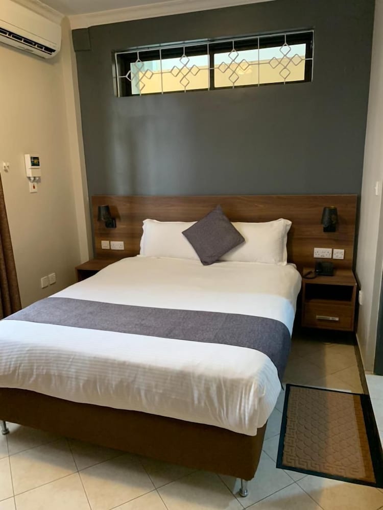 Deluxe Single Room, 1 King Bed, Mountain View photo 1