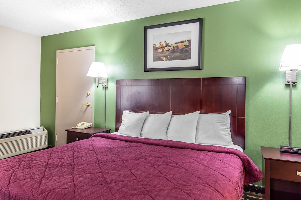 Room, 1 Queen Bed with Sofa bed, Non Smoking photo 2