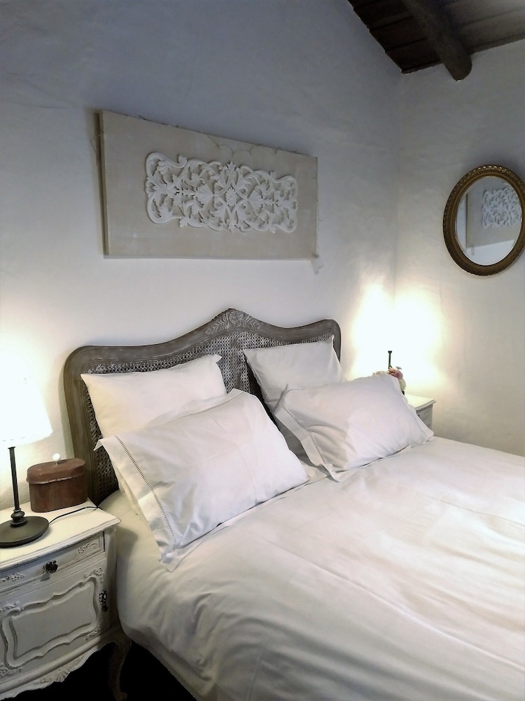 House, 2 Bedrooms, Garden View photo 1