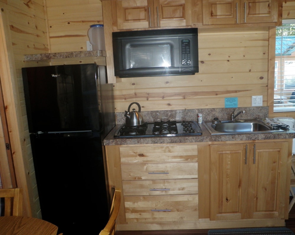 Cottage, 1 Bedroom (No Pets, Linens Available) photo 3