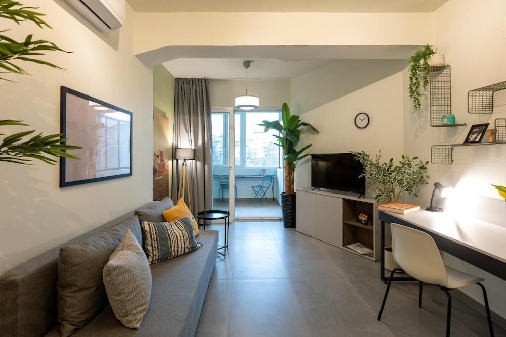 Deluxe Studio, 1 Queen Bed