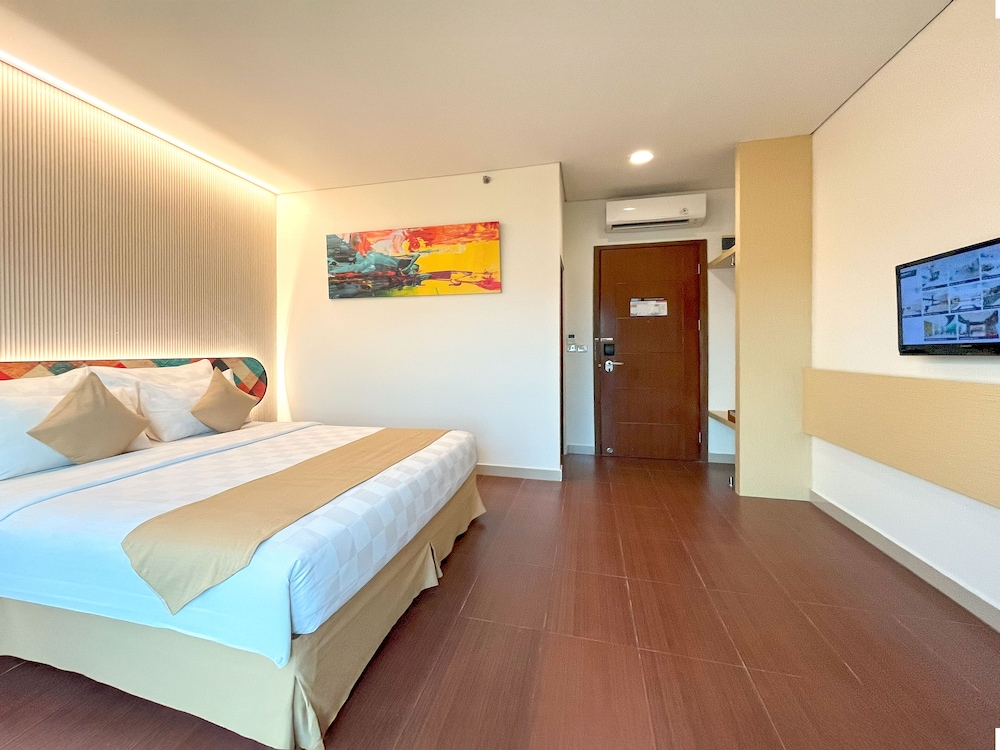 Premier Double Room, 1 King Bed photo 3