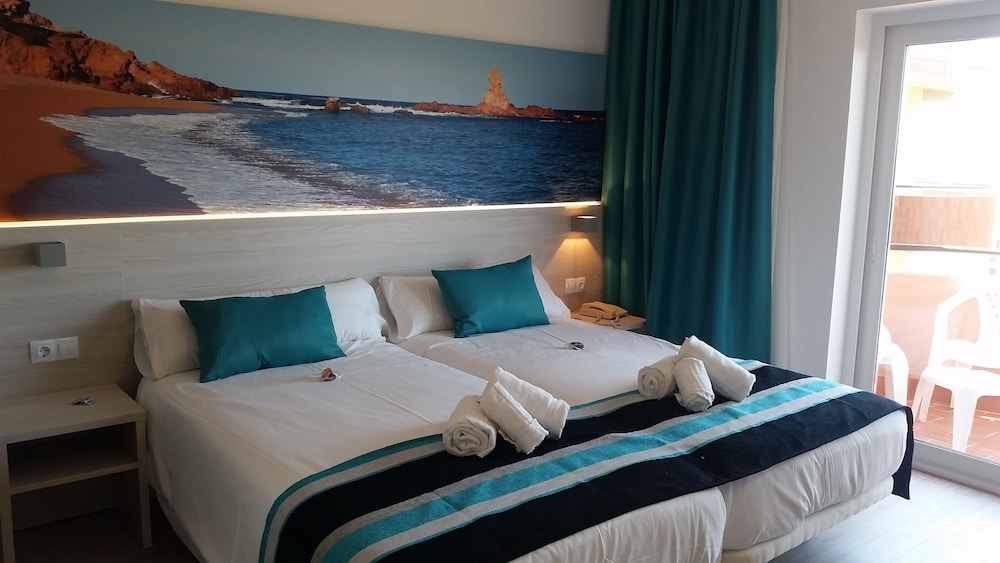 Double Room, Balcony, Pool View photo 2