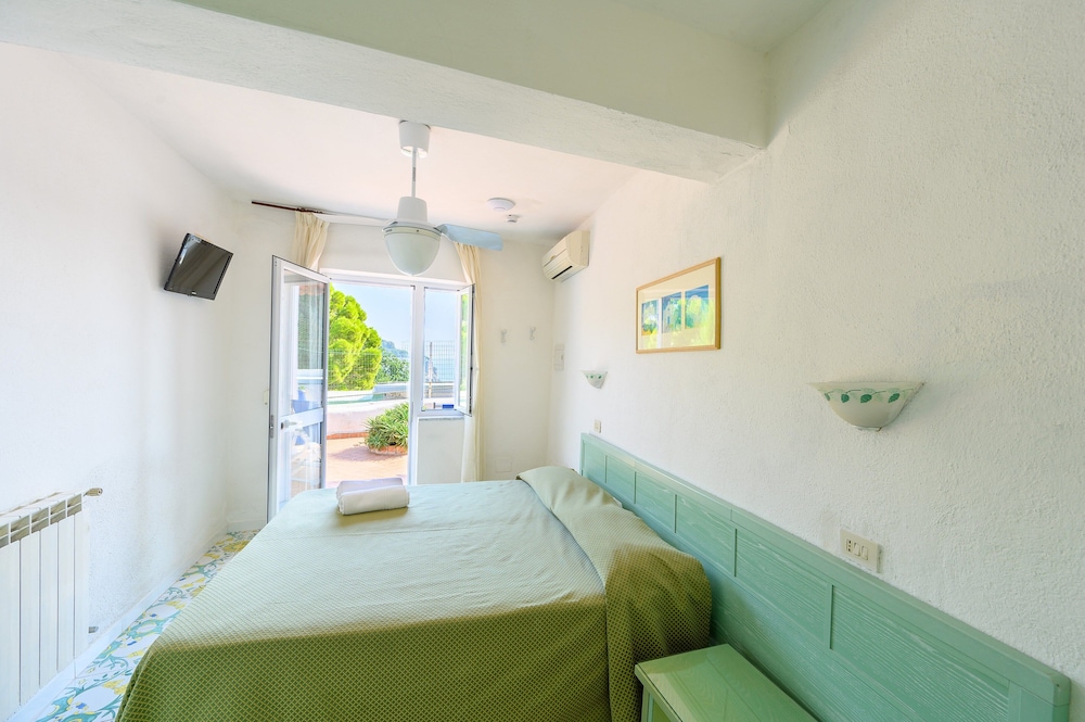 Economy Room
