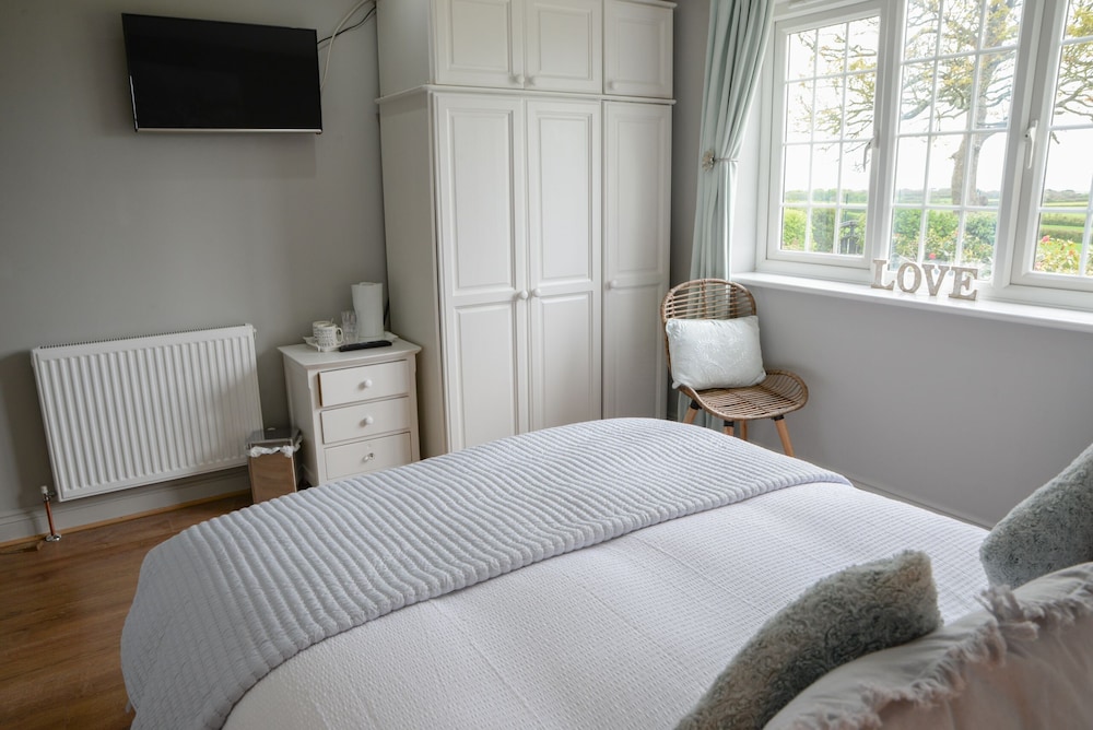 Standard Double Room, Ensuite, Garden View (annex bedroom) photo 3