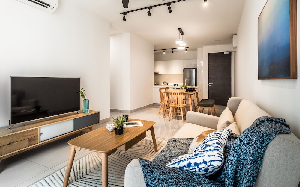 Three Bedroom Apartment - Photo 10