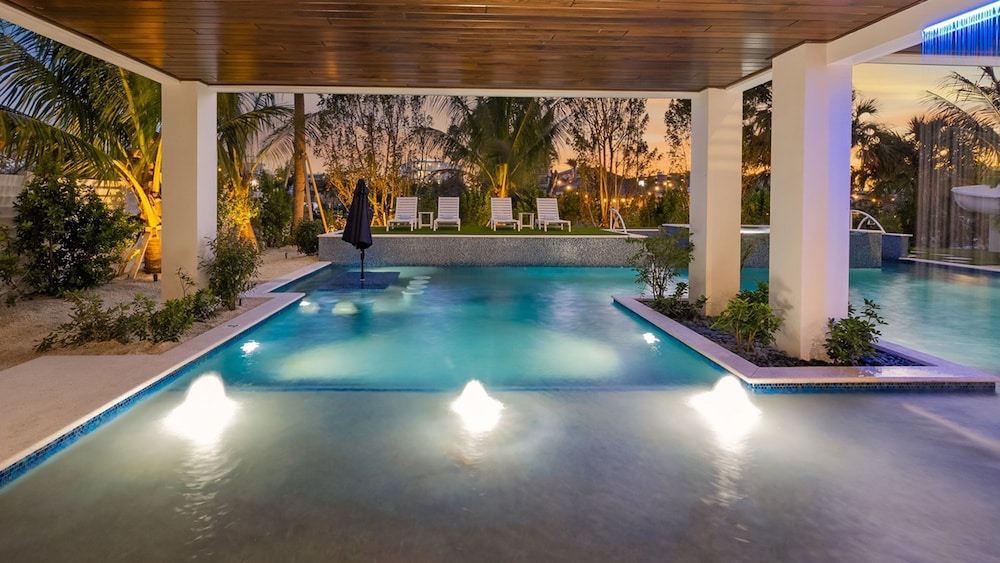 Deep Blue Sea in Sarasota, 사진 26