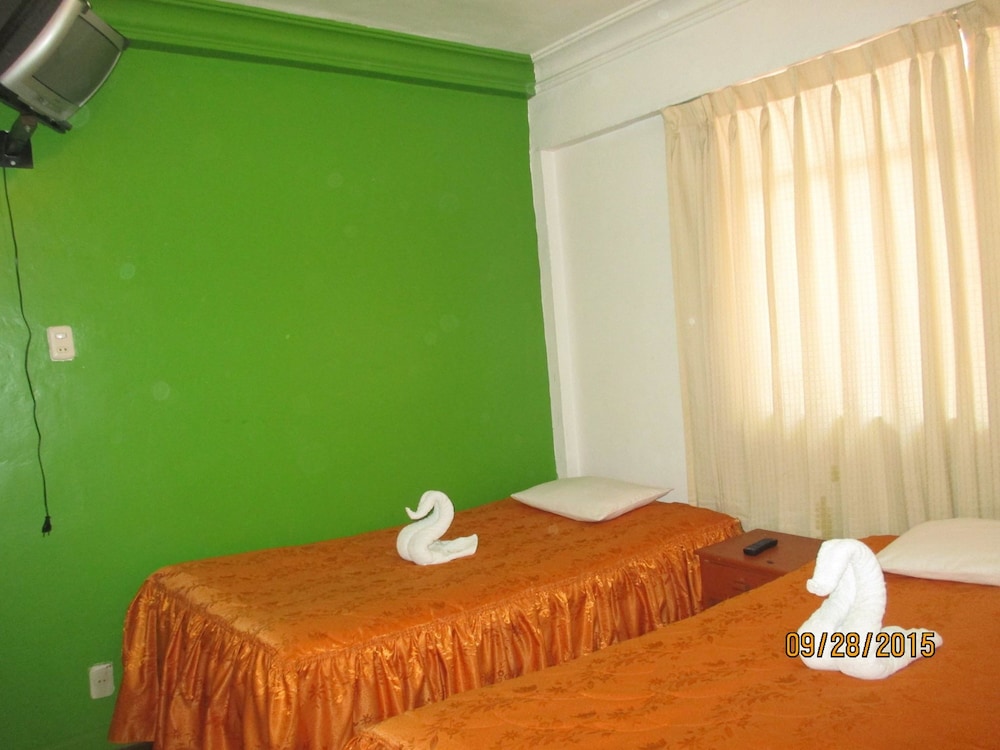 Twin Room, 2 Twin Beds, Private Bathroom