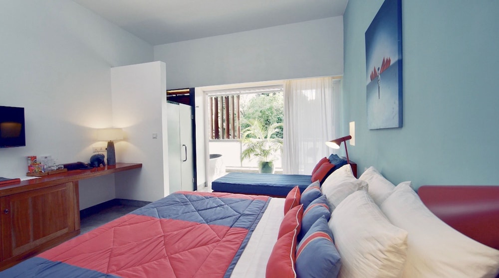 Deluxe Twin Room, Pool View photo 2