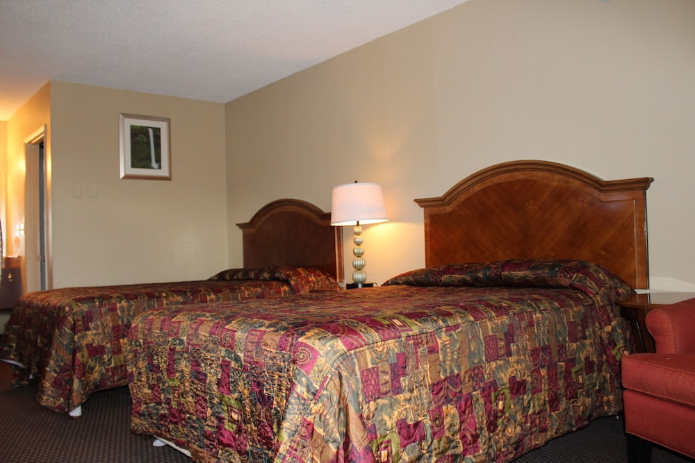 Standard Room, 2 Queen Beds photo 2