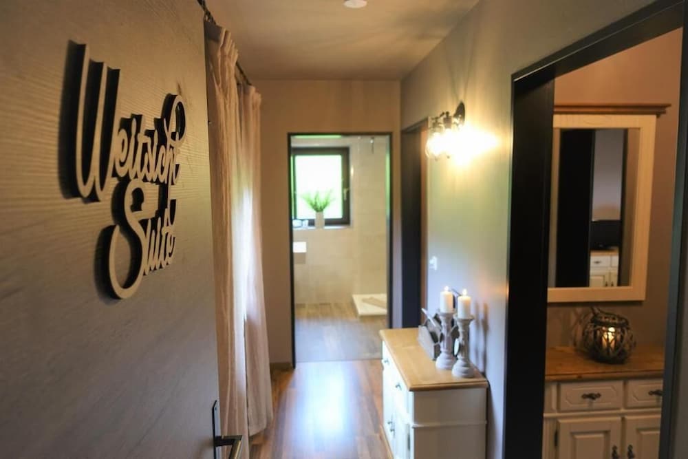 Suite, Pets Allowed, Mountain View photo 2