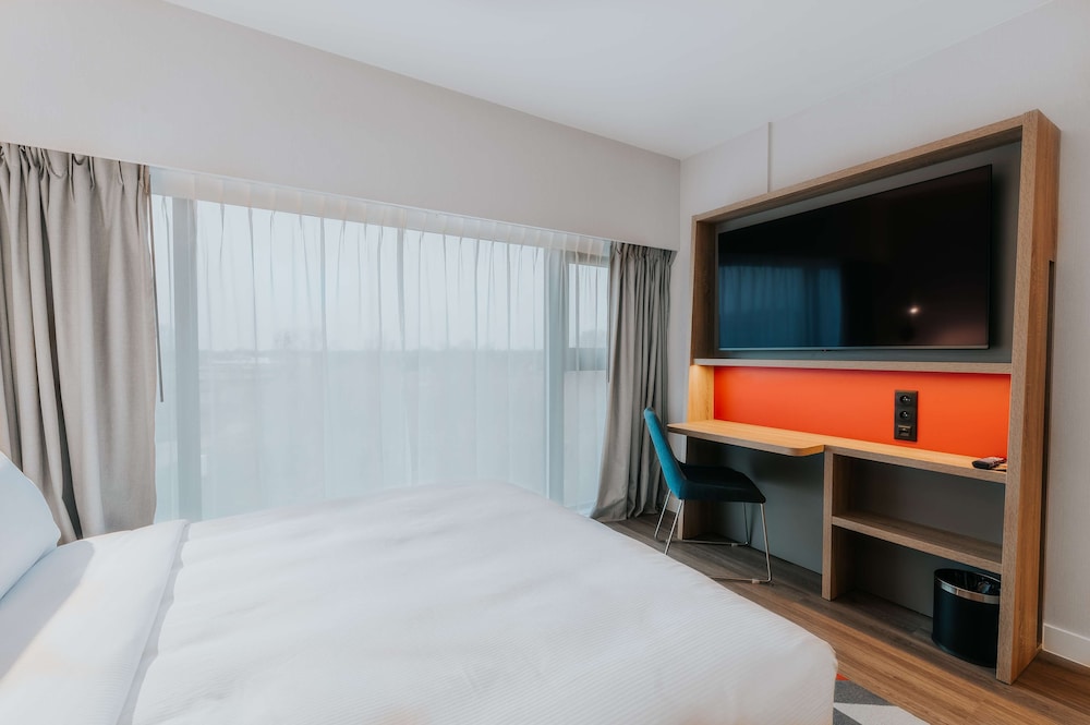 Premium Room, 1 Queen Bed with Sofa bed - Photo 2