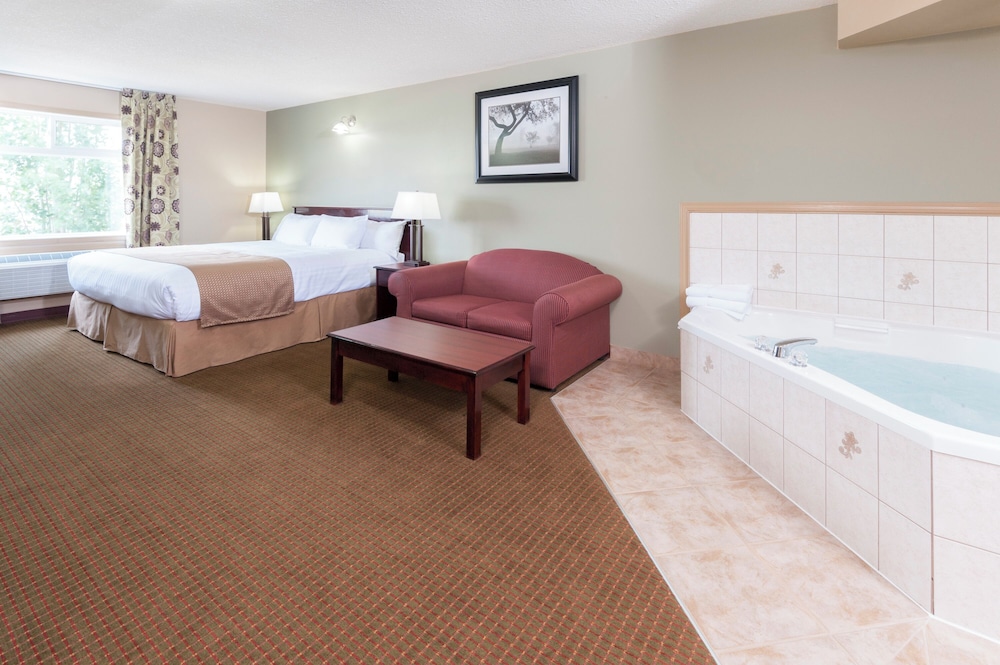 Suite, 1 King Bed, Non Smoking - Photo 1