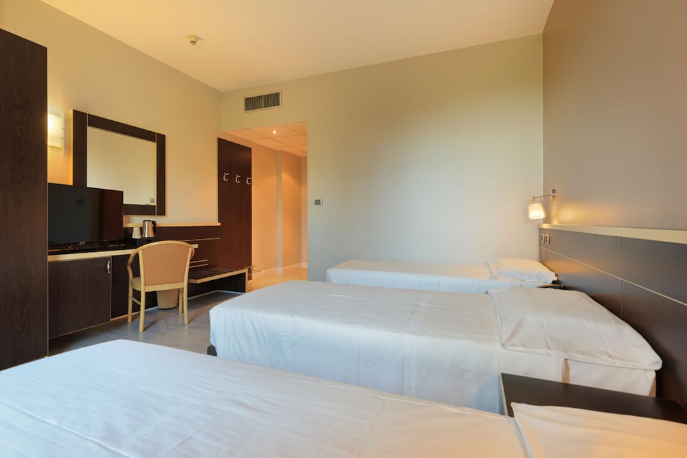 Deluxe Triple Room - Photo 7