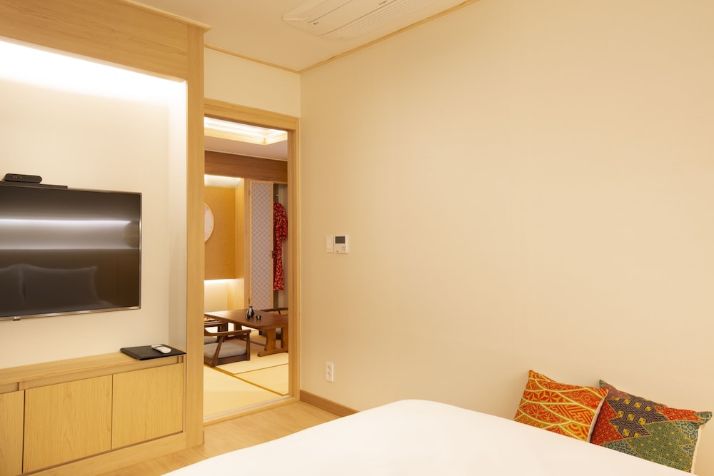 Tatami Suite Double Room - Photo 9
