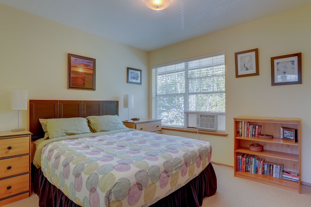 Condo, 2 Bedrooms photo 2