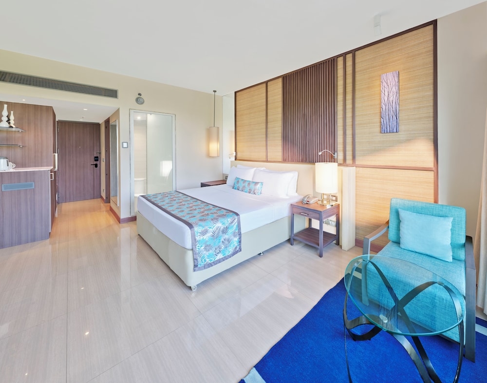 Deluxe Room, City View - Photo 3