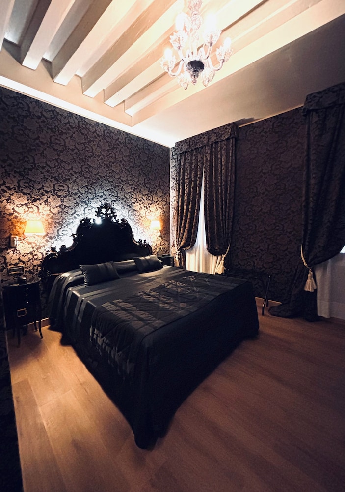 Superior Double or Twin Room photo 3