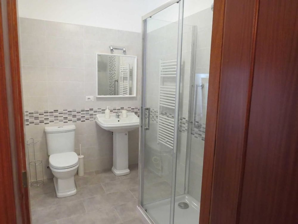 Double Room, 1 Queen Bed, Balcony photo 2