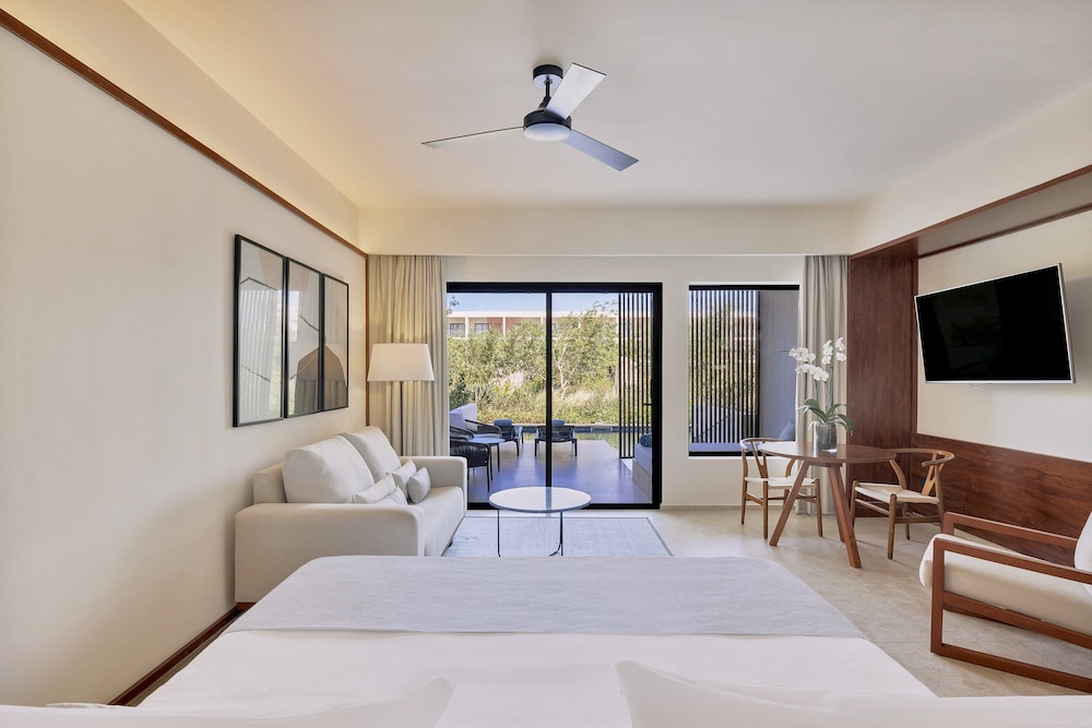 Aqua Junior Suite Swim-up Pool View - Photo 6