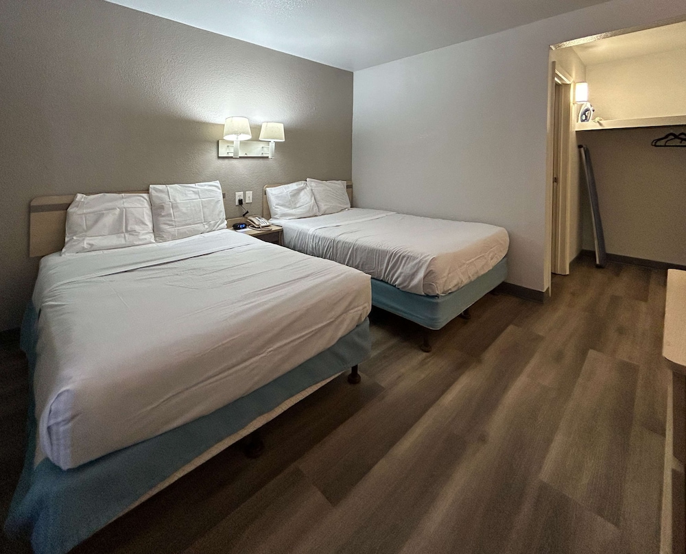 Standard Room, 2 Double Beds, Non Smoking photo 1