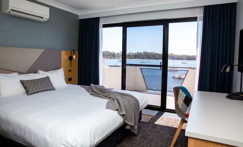 Waterside King Suite photo 3