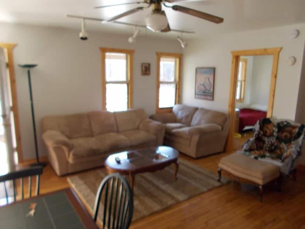 Suite, 3 Bedrooms, 2 Bathrooms (Suite 3) photo 3