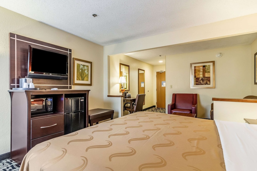 Standard Suite, 1 King Bed, Non Smoking - Photo 2