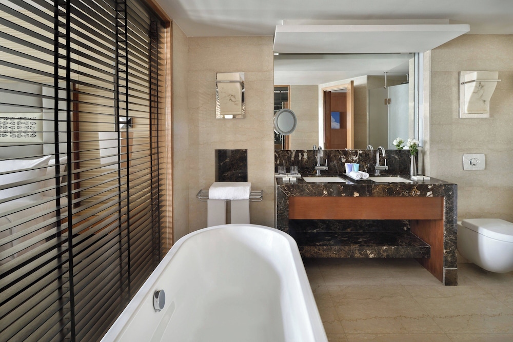 Junior Suite, 1 King Bed, City View - Photo 5
