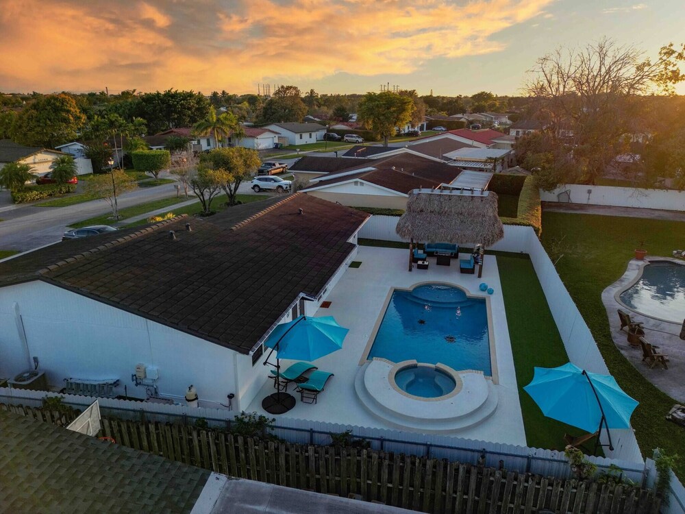 Maggie Home In Kendall - Pool And Tiki Bar, Photo 20