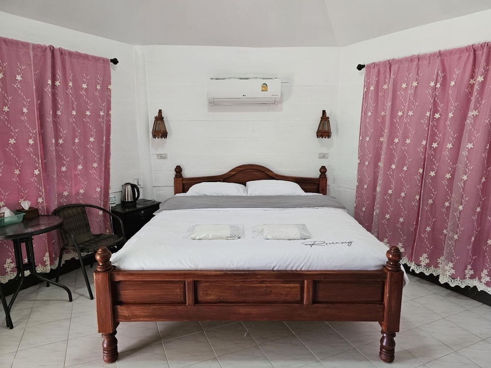 Standard Room, River View - Photo 3